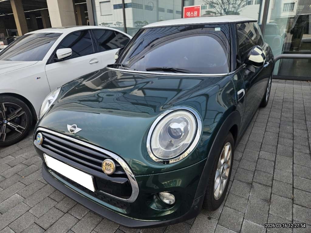 2016 MINI Cooper D (B42803) pre-producted
