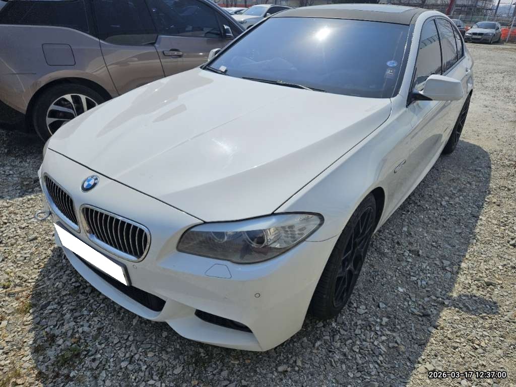 2013 BMW 5 Series (F10) 520d (Y62066) pre-producted