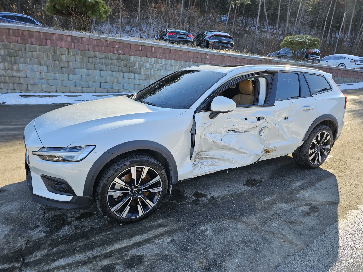2022 Volvo V60 Cross Country 2nd gen 2.0 B5 Pro AWD (S/N: 094887)