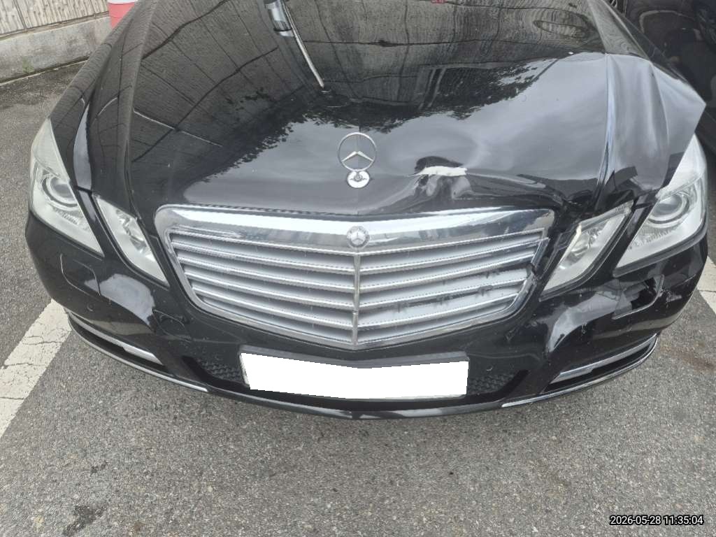 2013 Benz E-Class W212 E300 Elegance (726955) pre-producted