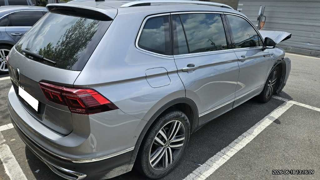 2023 Volkswagen Tiguan Allspace 2.0 TSI Prestige (027403) pre-producted