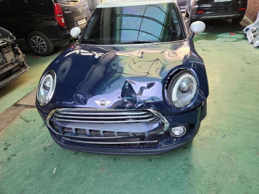 2016 Mini Cooper Clubman (B26840) pre-producted