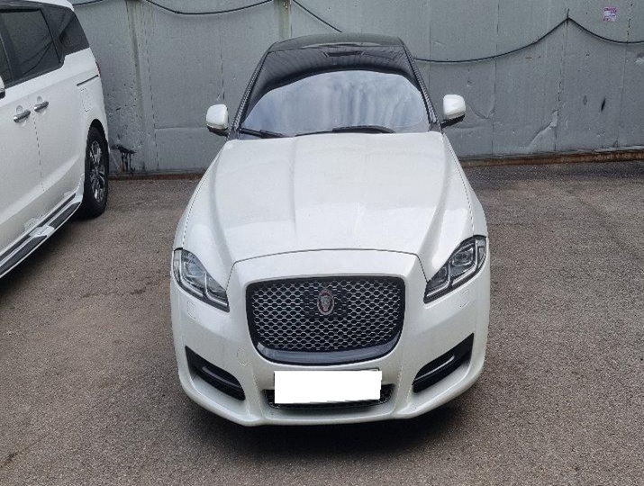 2016 Jaguar XJ (X351) 3.0D Premium Luxury (V99987) pre-producted