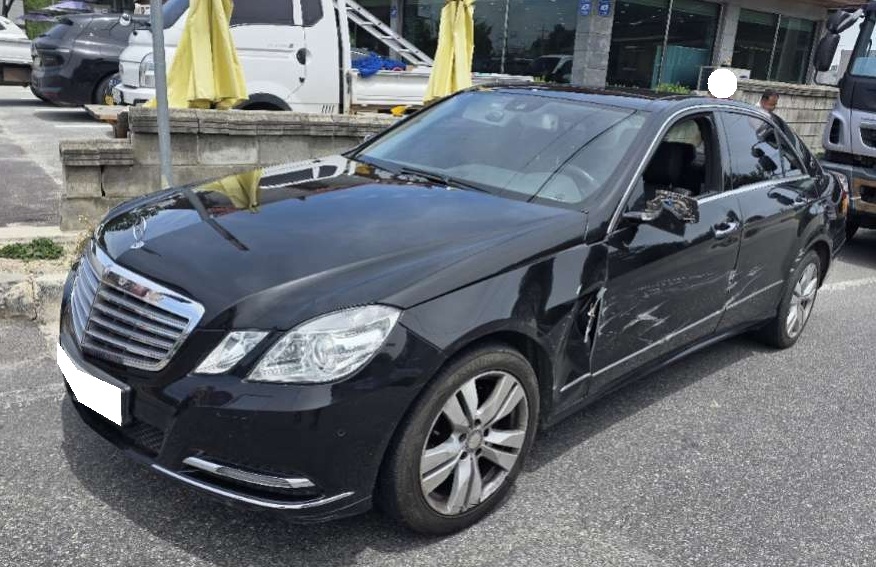 2013 Benz E-Class W212 E300 Elegance (749448) pre-producted