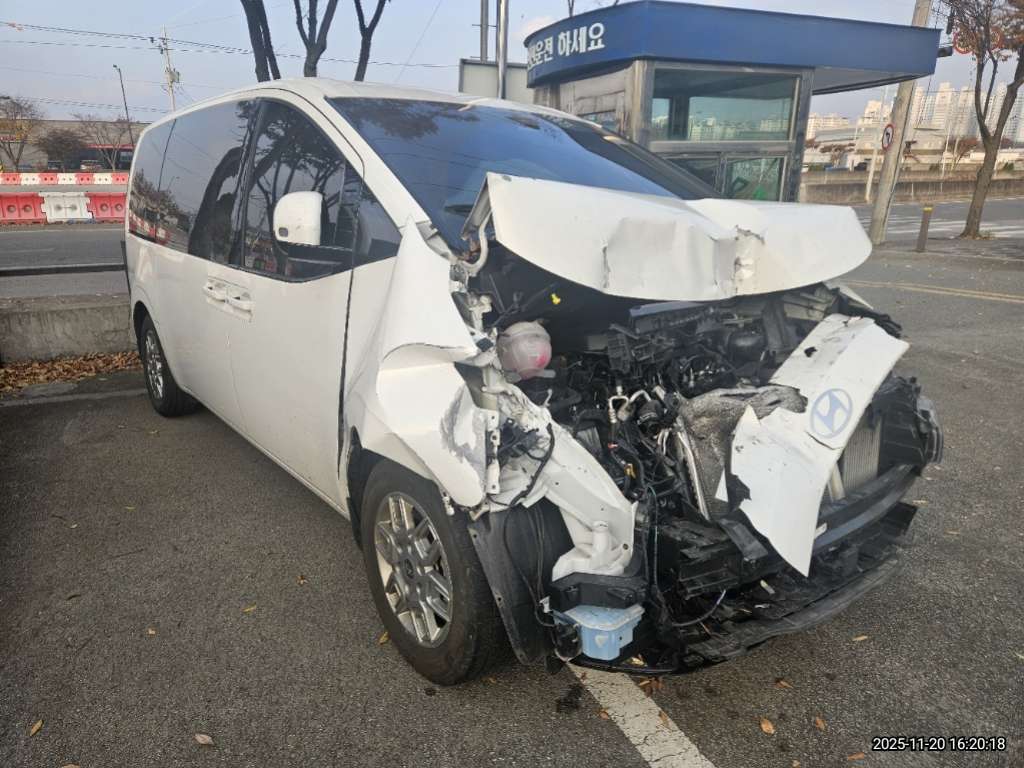 2025 Staria (219929) pre-producted