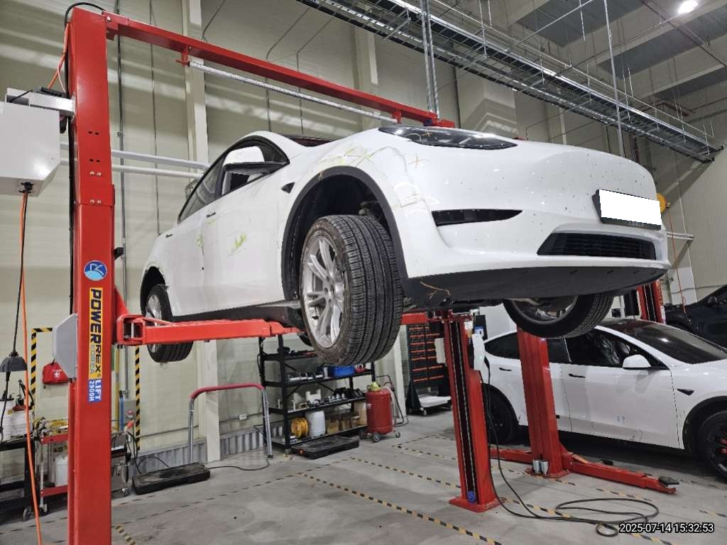 2024 Tesla Model Y RWD (427333) pre-producted