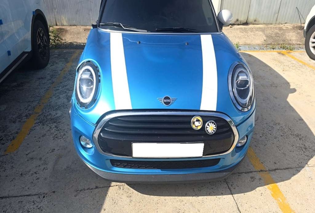 2019 MINI Cooper five-door (H34407) pre-producted