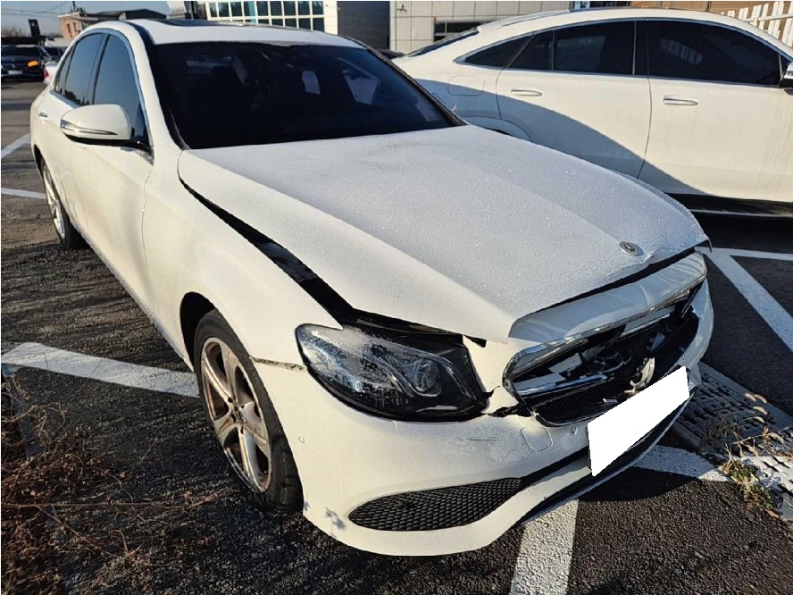 2017 Benz E-Class W213 E220d 4MATIC Avantgarde (272217) pre-producted