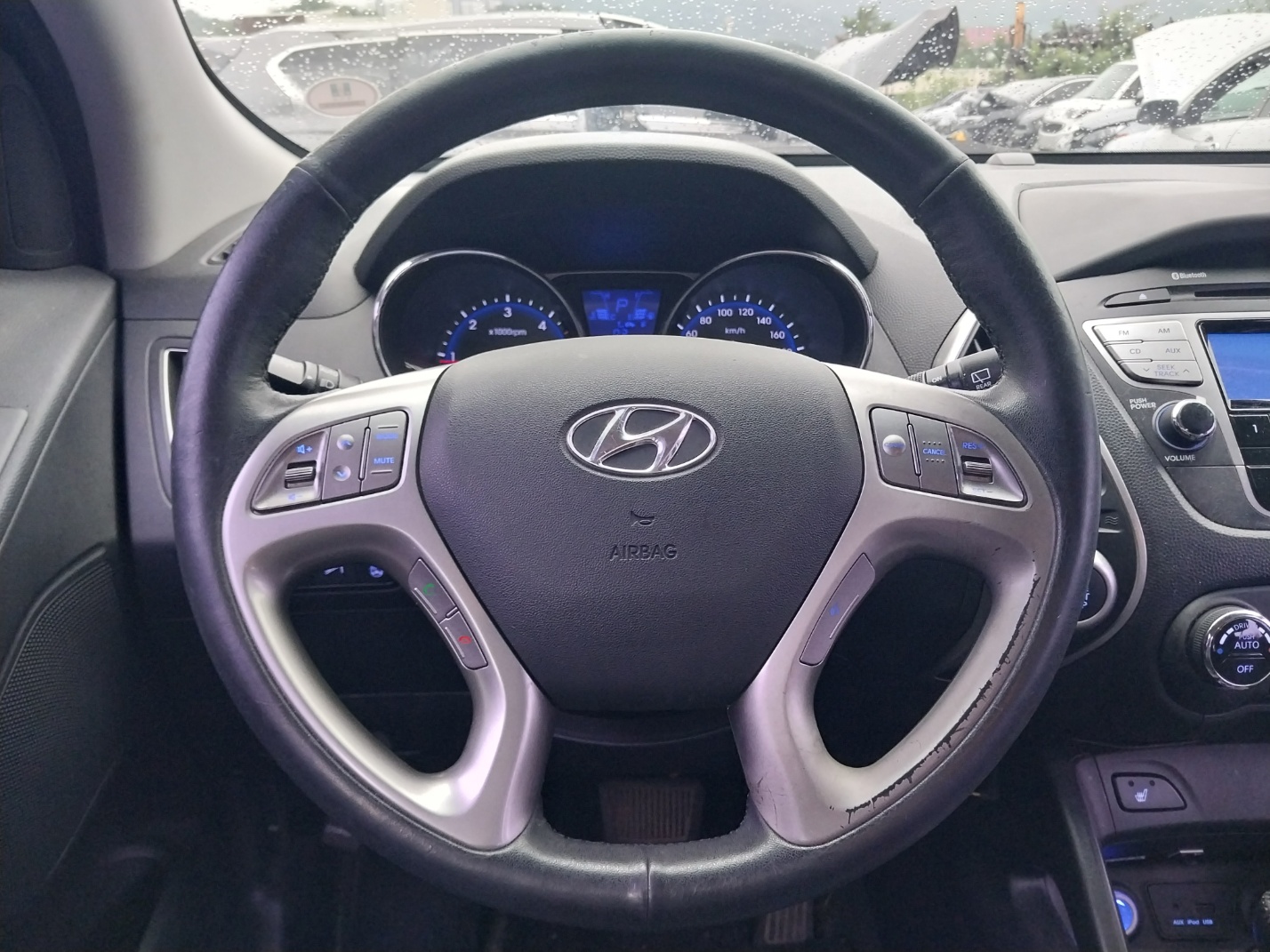 Руль hyundai ix35 2010-2015. Обогрев руля hyundai ix35. Кнопка подогрева руля hyundai ix35. Руль hyundai ix35. Ix35 подогрев руля.