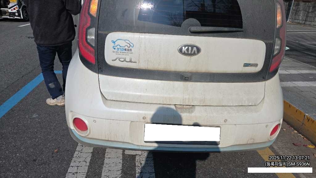 2016 Soul EV (009120) pre-producted