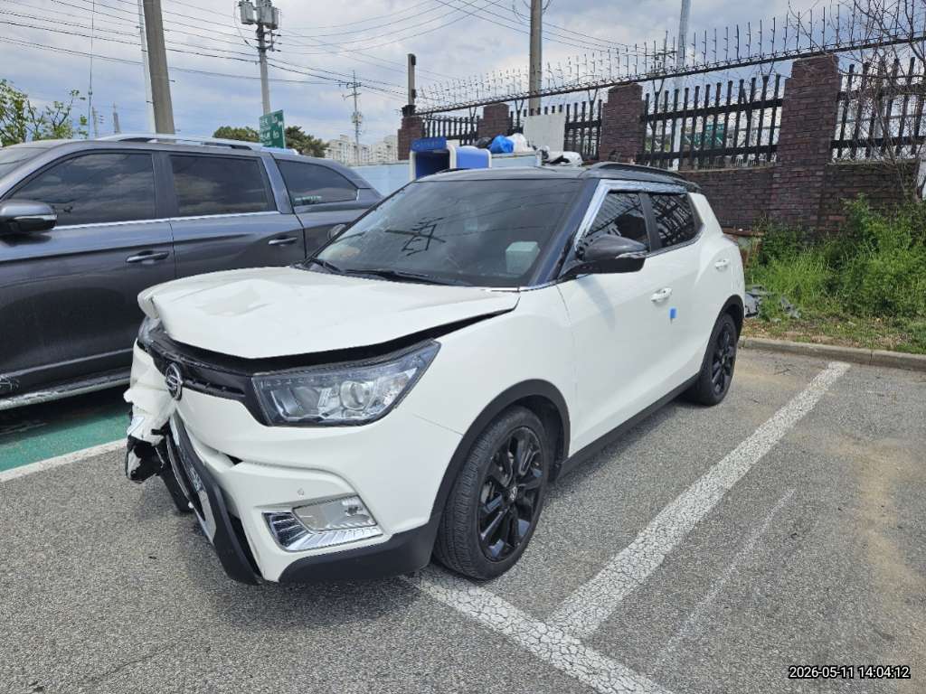 2016 Tivoli Gasoline 4WD 1.6 LX (070745) pre-producted