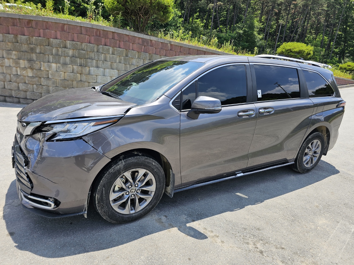 2024 Toyota Sienna 2.5 AWD Hybrid (S/N: 113463)