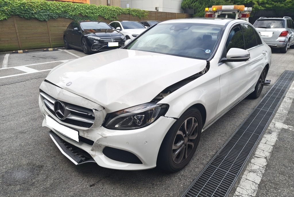 2016 Benz C-Class W205 C220 d (228102) pre-producted