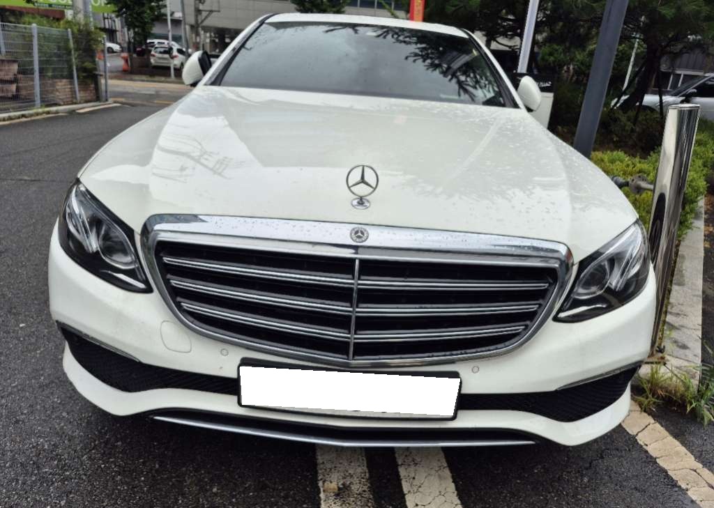 2017 Benz E-Class W213 E220d Exclusive (049599) pre-producted