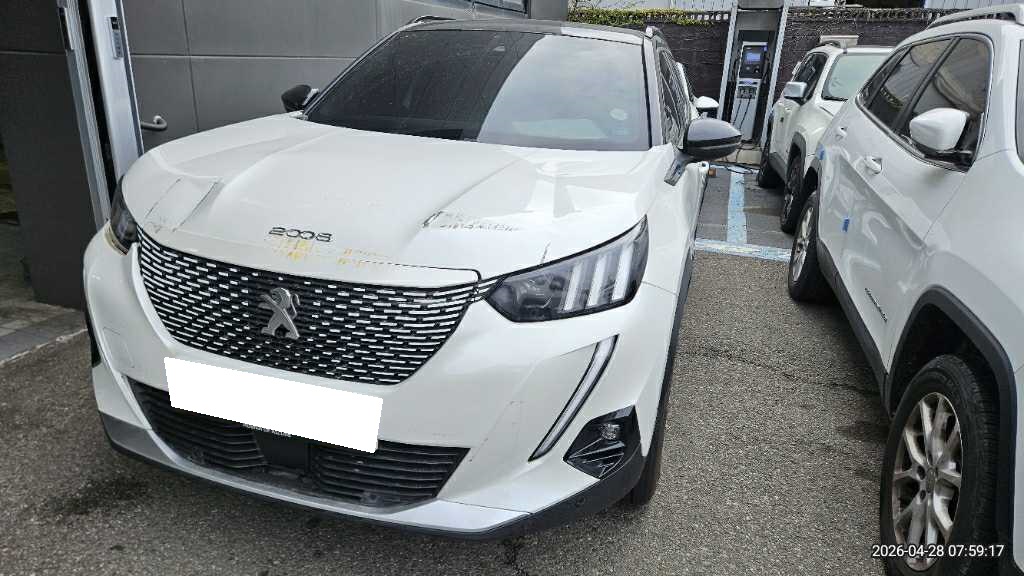 2023 Peugeot e-2008 GT Line (518507) pre-producted