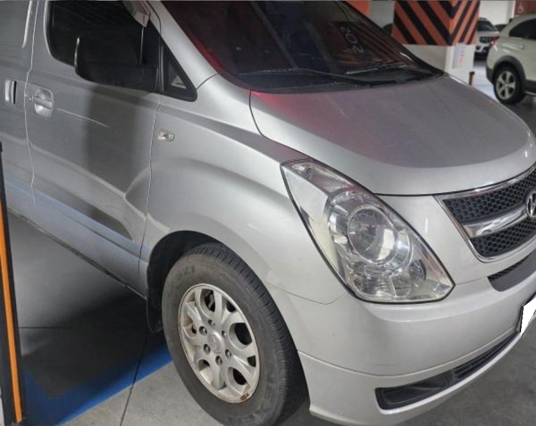 2010 Grand Starex Van CVX Deluxe (193676) pre-producted