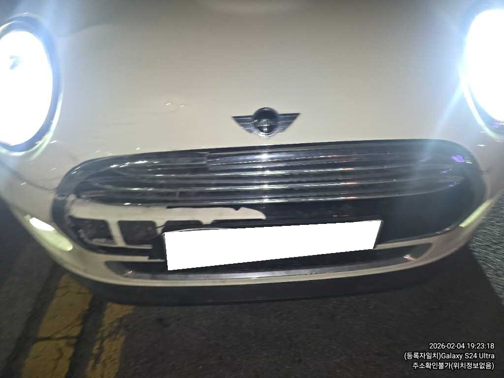 2016 Mini Cooper 5-door (A92895) pre-producted