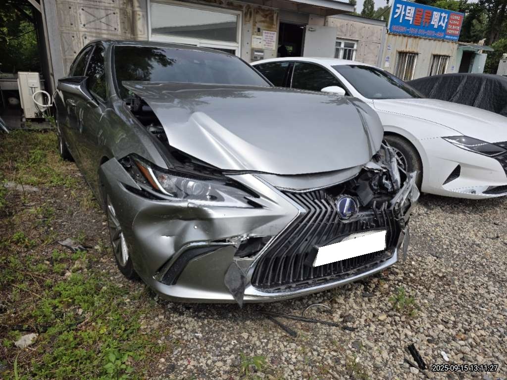 2021 Lexus ES300h 7th gen Executive (003402) pre-producted