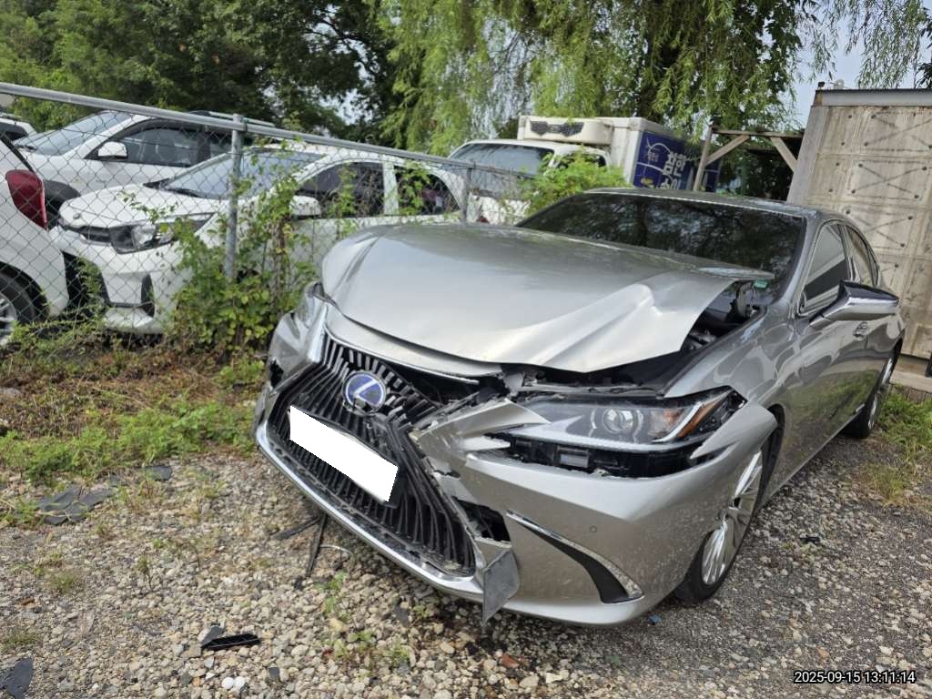 2021 Lexus ES300h 7th gen Executive (003402) pre-producted