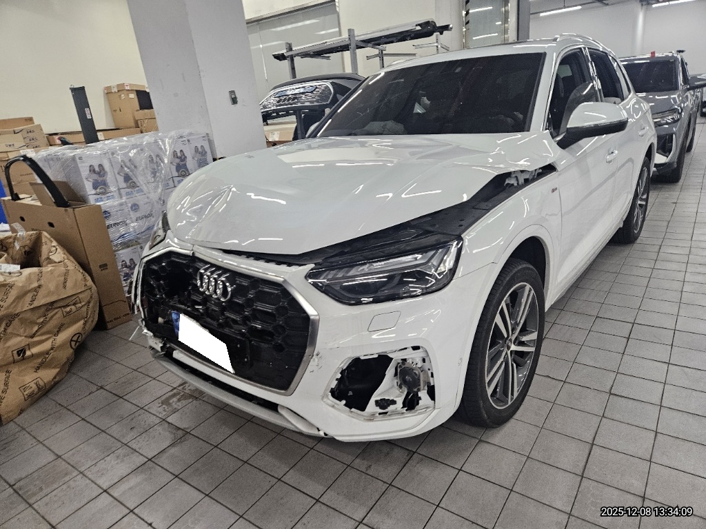 2023 Audi Q5 (FY) 45 TFSI quattro (094539) pre-producted