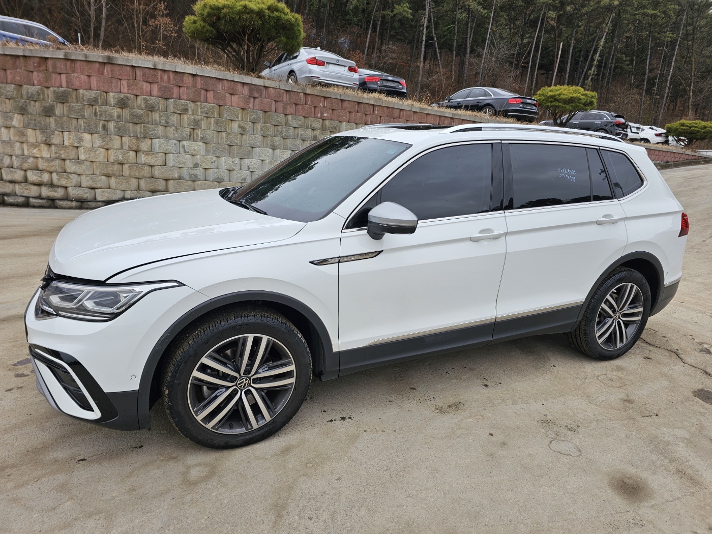 2023 Volkswagen Tiguan Allspace 2.0 TSI Prestige (S/N: 052215)