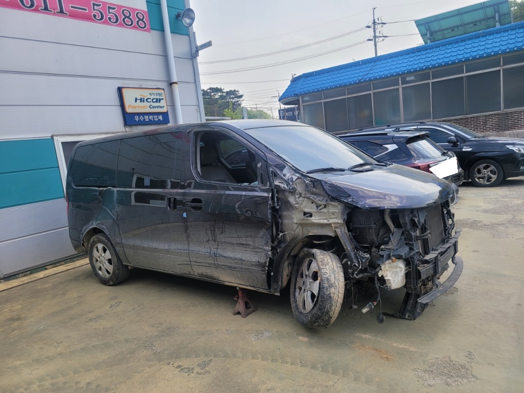 2018 The New Grand Starex 2WD (989672) pre-producted