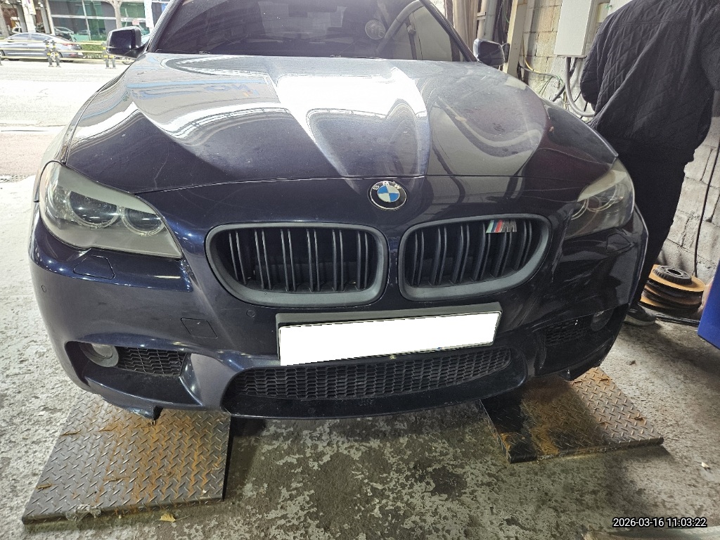 2012 BMW 5 Series (F10) 520d (X10211) pre-producted