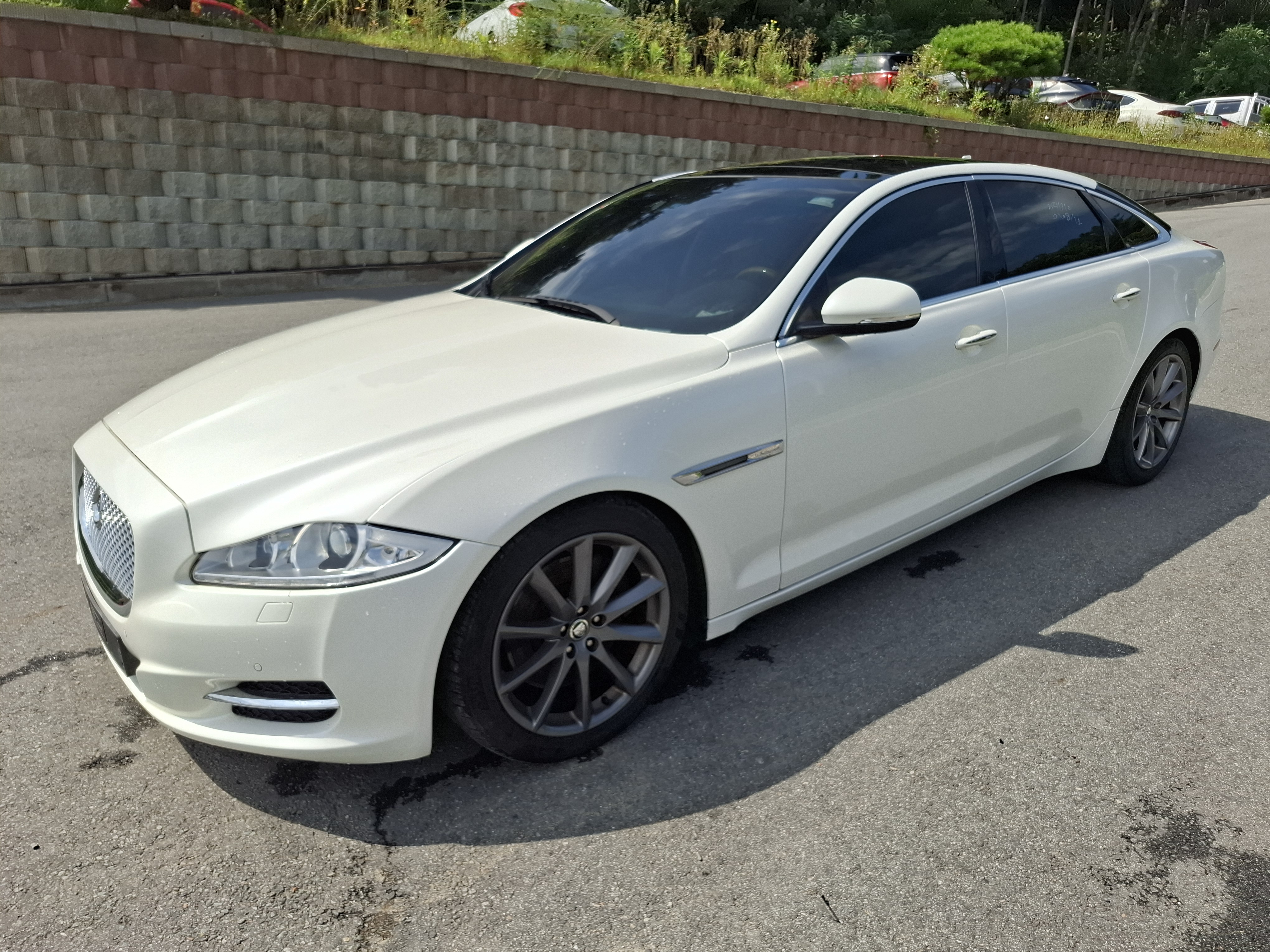2013 Jaguar XJ (X351) 3.0D Premium Luxury LWB (S/N: V57946)