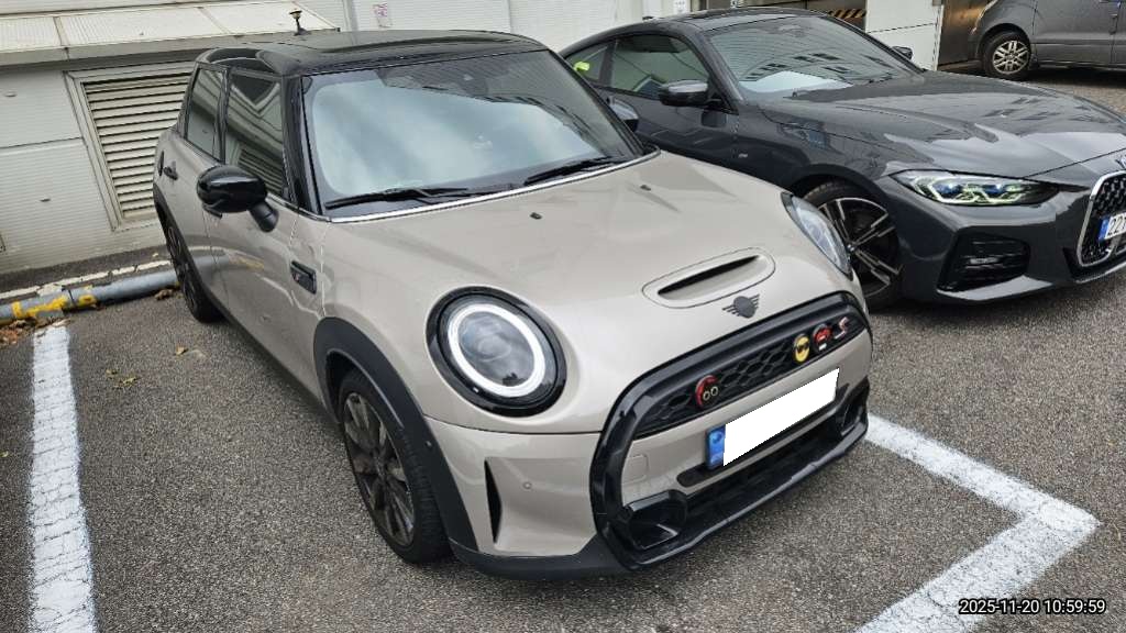 2022 MINI Cooper S 5-door Classic 3rd Gen (S26268) pre-producted