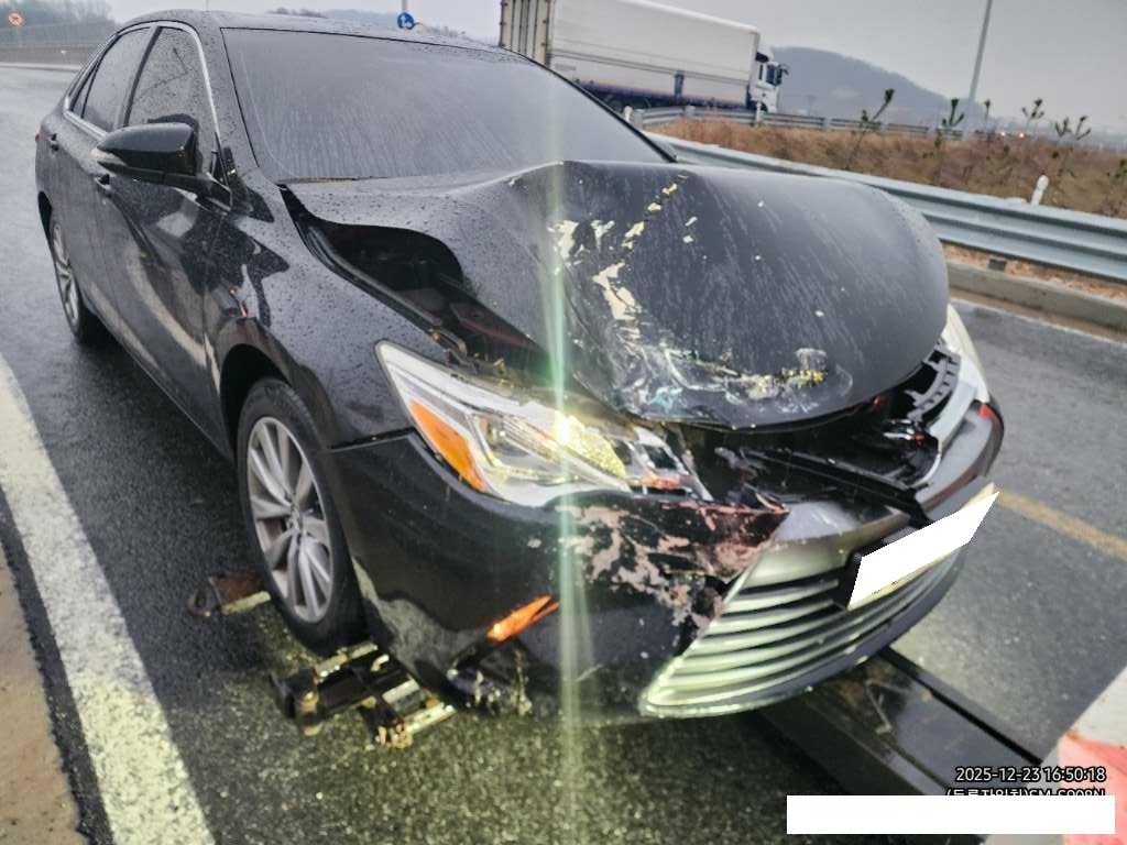 2015 Toyota New Camry 2.5 XLE (874629) pre-producted