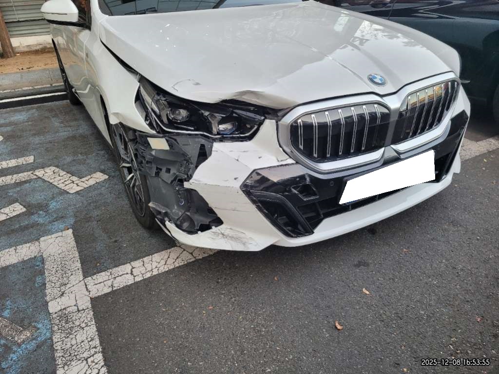 [Auction] 2025 BMW 5 Series (G60) 520i Base Model(V44558) pre-producted