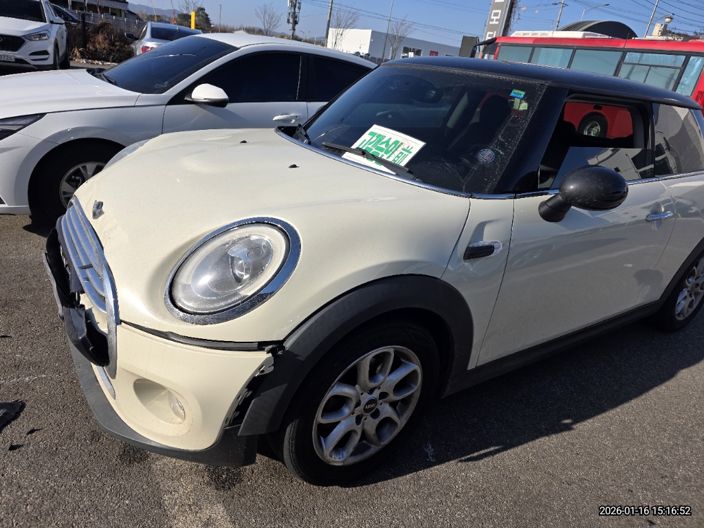 2015 Mini Cooper D (956619) pre-producted