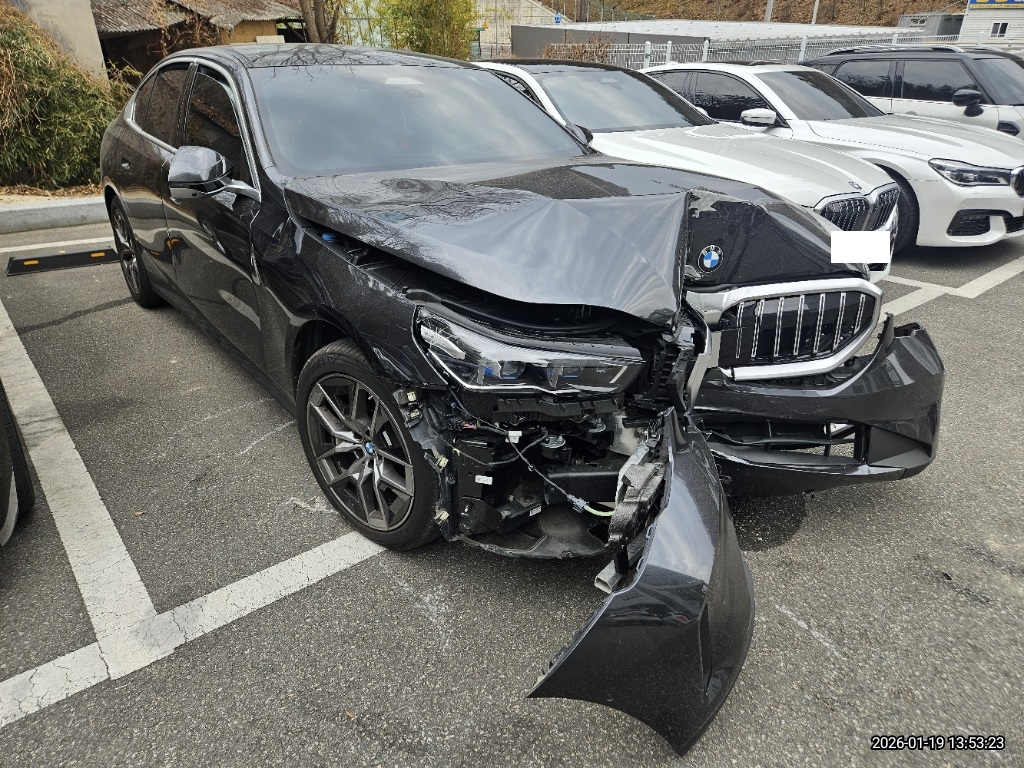 [Auction] 2024 BMW 5 Series (G60) 520i M Sport(S48794) pre-producted