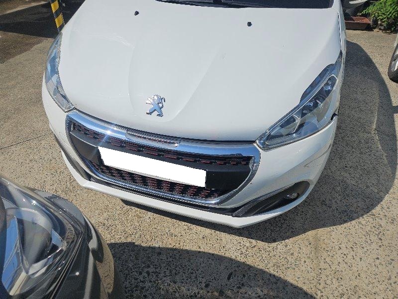 2017 Peugeot 208 1.6 5-door BlueHDi Allure (002646) pre-producted
