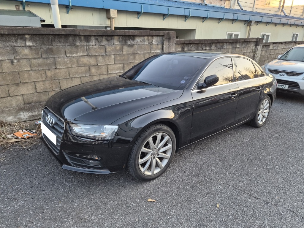 2013 A4 2.0 TFSI Quattro (078375) pre-producted