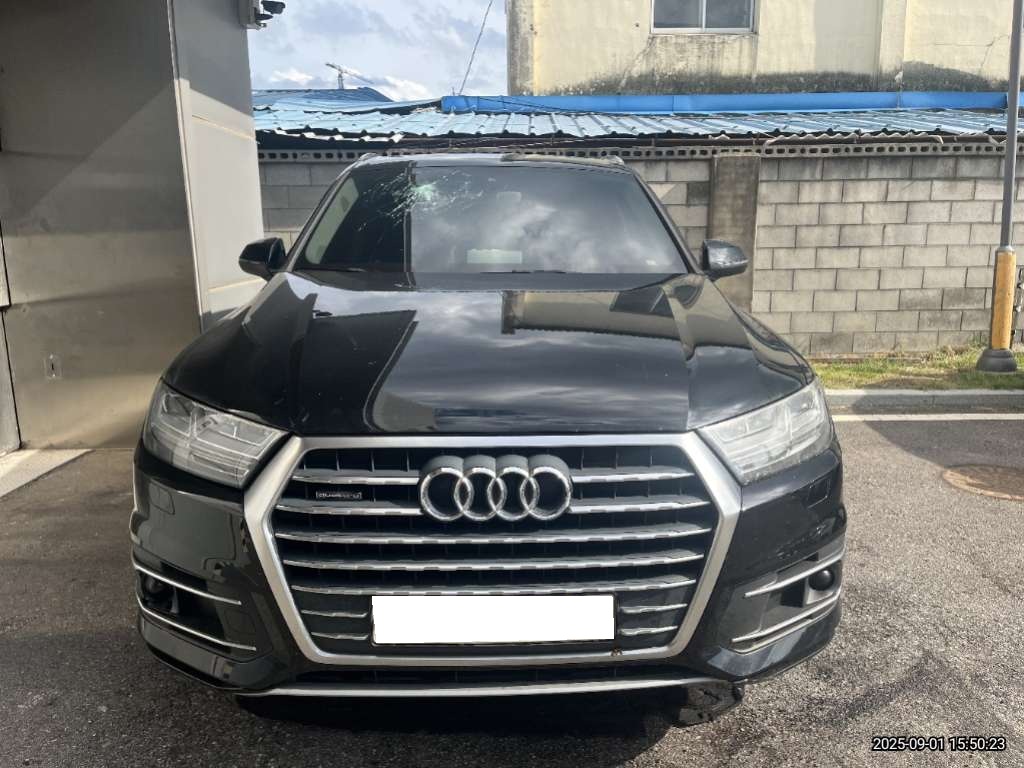 2016 Audi Q7 (4M) 35 TDI quattro comfort (068552) pre-producted