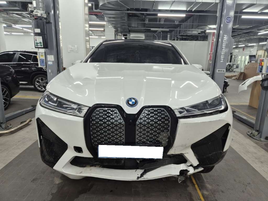 2025 BMW iX xDrive 50 Sport Plus (T28848) pre-producted
