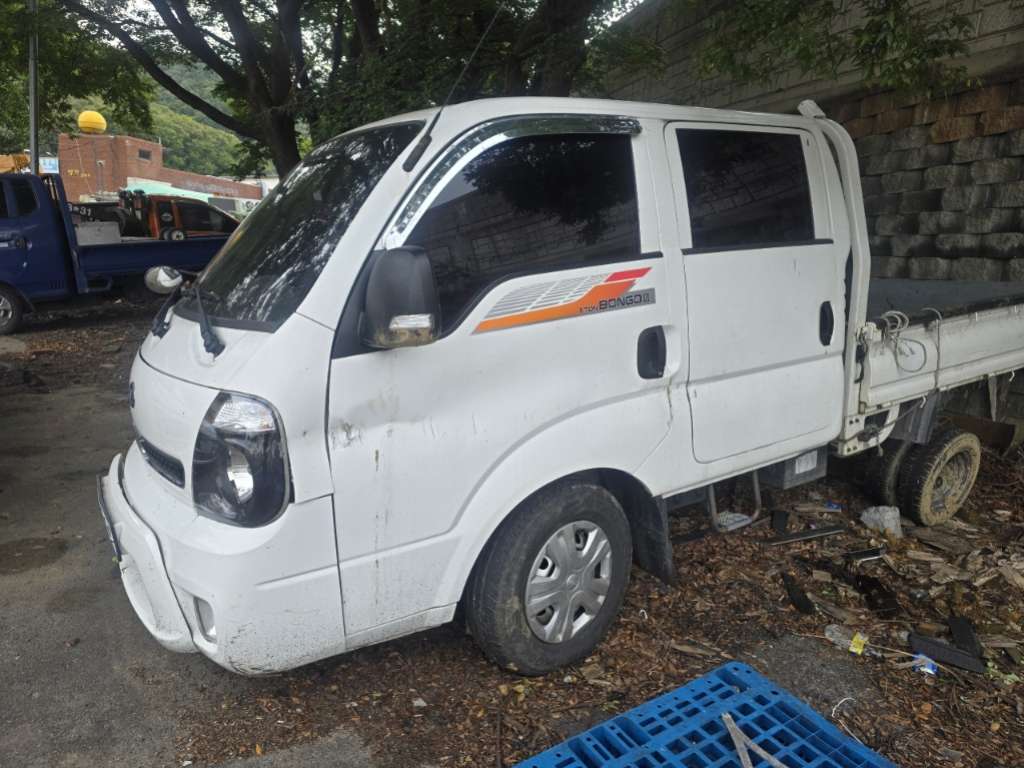 2017 Bongo 3 1.0 ton double cab (CRDi) Noblesse (120951) pre-producted