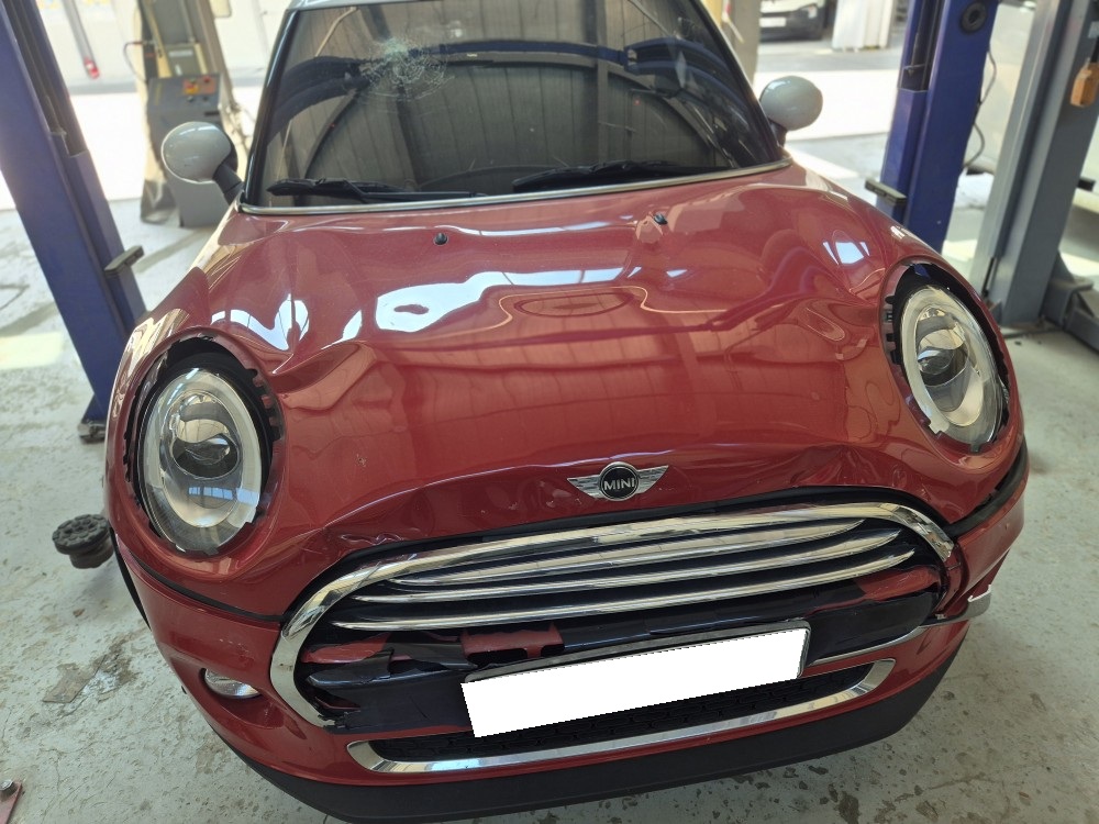 2016 Mini Cooper 5-door (D89153) pre-producted
