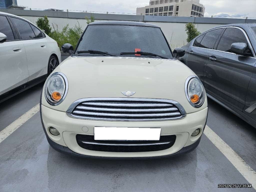 2013 MINI Cooper D Basic 2nd Gen (472984) pre-producted